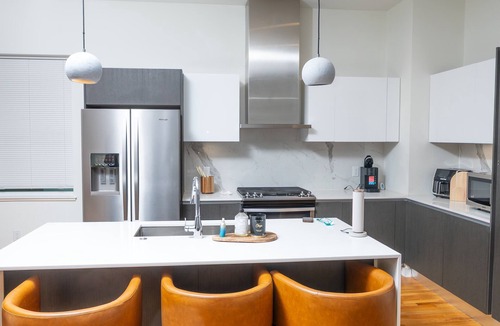 Cedars Apartment | Happiness at NO-CHARGE in walkaway Akard Travelbae Luxe Haus