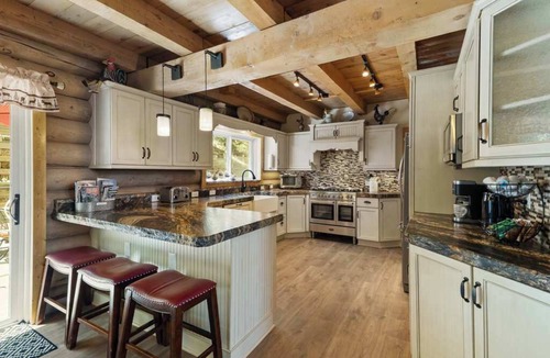 Cascade-Chipita Park Cabin | Hawk's Landing | A Refined Modern Mountain Escape