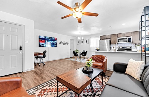 Oak Lawn Apartment | Heart of Oaklawn - Mins to Uptown & Medical Center