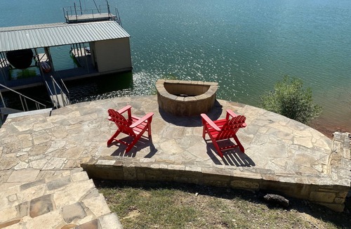 Pedernales Bend House | Heart of Spicewood Pool Hot Tub Balcony King Sized Beds