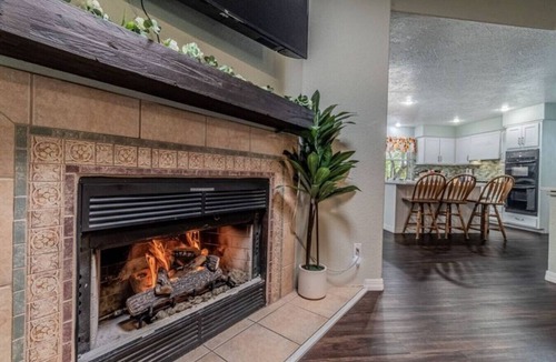 Farmington House | Heated Pool & Hot Tub | Sleeps 11 | Pool Table