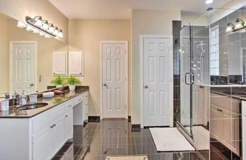 Allen Villa | Heated Pool, Pool Table, Hot Tub, Home Theatre, Guest House, Basketball Court, Sleeps-20