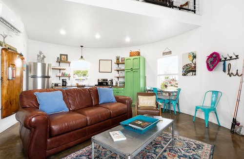 Troy House | HGTV-Famous Silo Stay + Llamas Near Waco