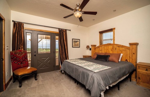 Hereford Cabin | High Desert Oasis, 360 mountain views, close proximity to Bisbee and Tombstone