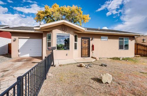 Farmington House | Hike & Golf: Farmington Home 1 Mi to Animas River!