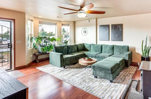 Farmington House | Hike & Golf: Farmington Home 1 Mi to Animas River!