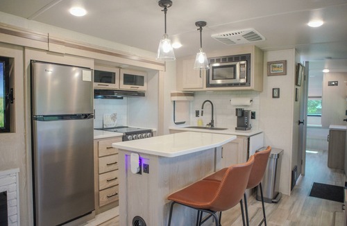 Oatmeal House | Hill Country Escape/45 minutes from downtown Austin 1 King 1 Queen Bed Full Kitc