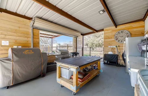 Ingram House | Hill Country Family & Pickleball Retreat