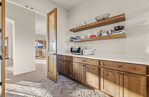 Comfort Villa | Hill Country Villa, 8 min to Guadalupe River access, 30 min to Fredericksburg