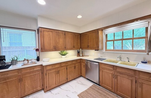 Westcliff House | Hilltop Hideaway Near TCU, Dickies Arena & Medical District