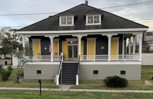 Arabi House | Historic Mansion, Five Miles from French Quarter