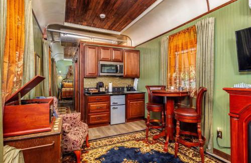 Brownwood House | Historic Stay in Santa Fe Railcar - Depot Lodging