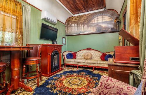 Brownwood House | Historic Stay in Santa Fe Railcar - Depot Lodging