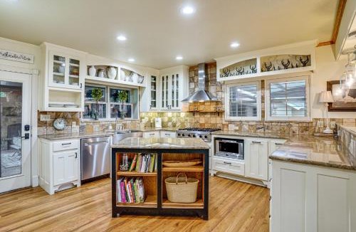 Weatherford House | Historic Weatherford Estate w/Backyard Oasis
