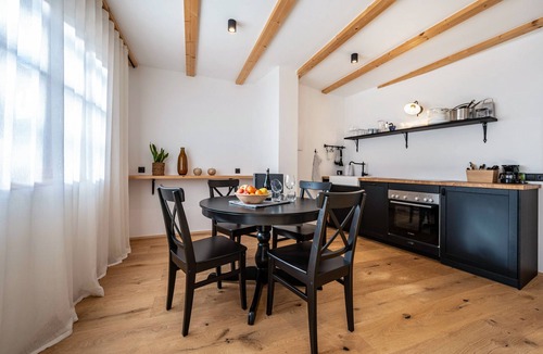 Bressanone Apartment | Holiday Apartment "Binderhof Apt Obm" with Mountain View, Private Terrace and Wi-Fi