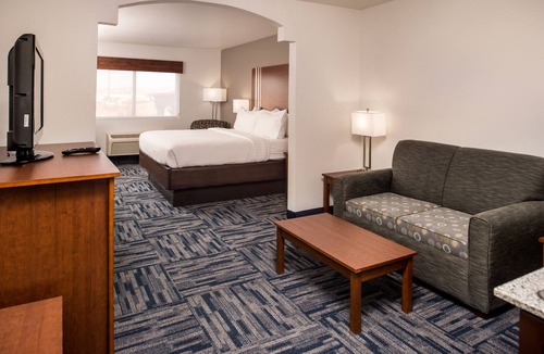 Alamogordo Hotel | Holiday Inn Express Hotel & Suites Alamogordo Hwy 54/70 by IHG