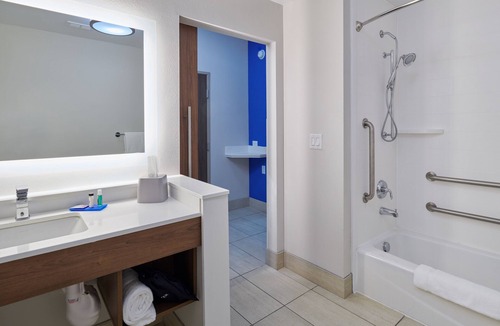 El Paso Hotel | Holiday Inn Express & Suites El Paso - Sunland Park Area by IHG