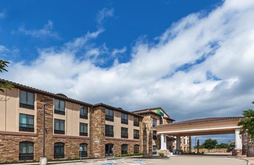 Lakeway Hotel | Holiday Inn Express & Suites Austin NW – Lakeway by IHG