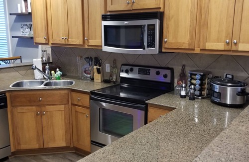 Jonestown Condo | Hollows Hilltop Lake Travis Condo is minutes to Northshore Marina and Lago Vista