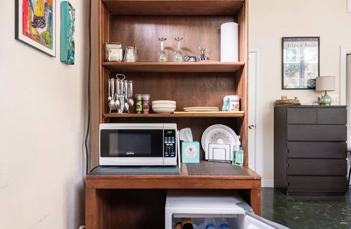 Bouldin Apartment | Homemade Banana Bread > NEW BED > Massage Chair > Screened Porch > 2 Min 2 Dwntn