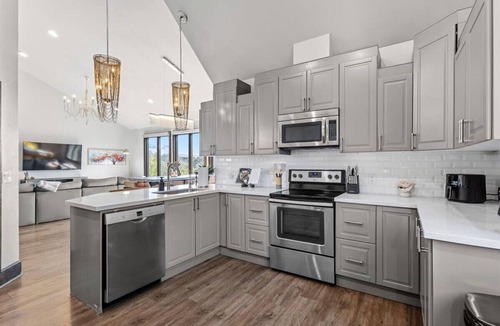Spicewood House | Hope's Hill Country Retreat W/6prs Hot Tub