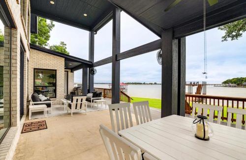 Gun Barrel City House | Hot Tub, Fire Pit! High-End Cedar Creek Lake Haven