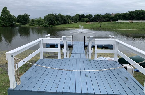 Garland House | Hot Tub & Private Lake Modern Country Oasis in Heart of City