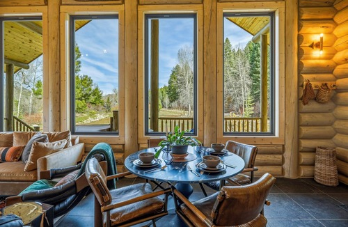 San Juan River Village House | Hot Tub River Front Log Cabin