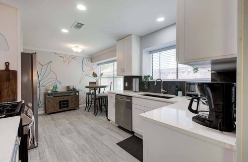 Block House Creek House | Hot Tub | Sauna | Pets Allowed | Sleeps 10