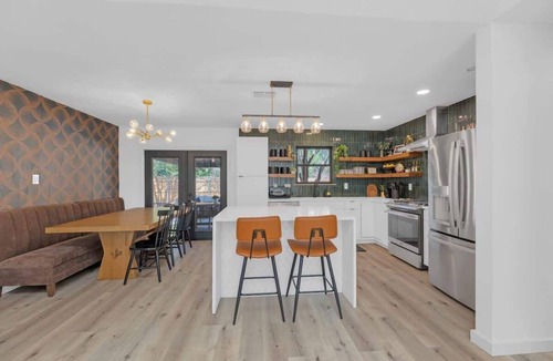 Cedar Park House | Hot Tub | Speakeasy | Basketball Court | Sleeps 12