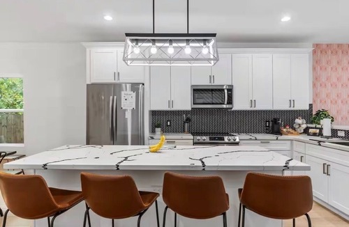 OST - South Union House | Hot Tub & Theater Near NRG & Med Center