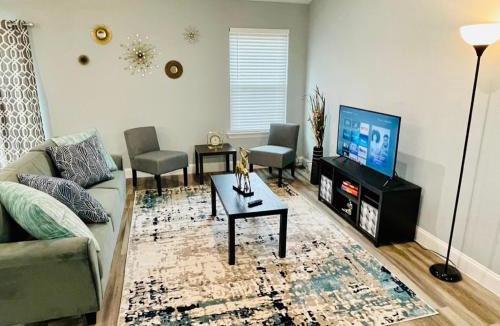 Panther Creek House | House 3 Bed, 2Bath, FREE Parking in The Woodlands