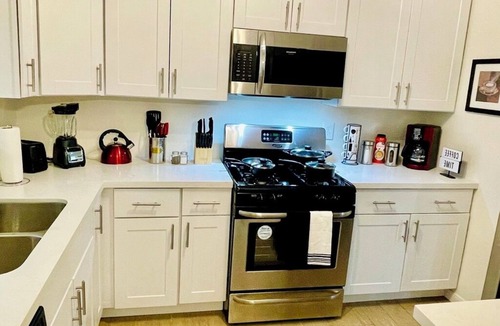 Panther Creek House | House 3-Bedroom 2-Baths with FREE Parking, Washer & Dryer, AC, WiFi