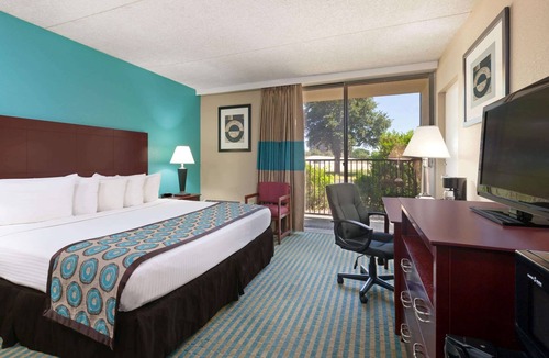 Arlington Hotel | Howard Johnson by Wyndham Arlington Ballpark/Six Flags