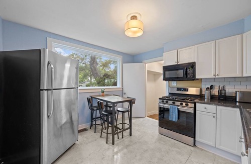 Riverside House | Huge Bachelor/ettes & family property w/2 Homes, Pool, Games, close to Downtown