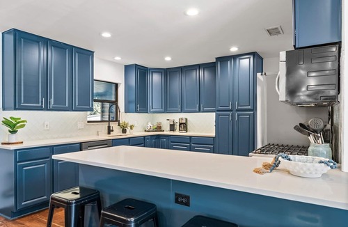 Bouldin House | Huge Patio Game Room w/Pool - 18 Beds - Downtown