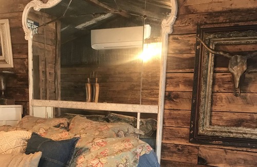 Round Top House | In the Heart of Round Top! Walk to Shops and Restaurants!
