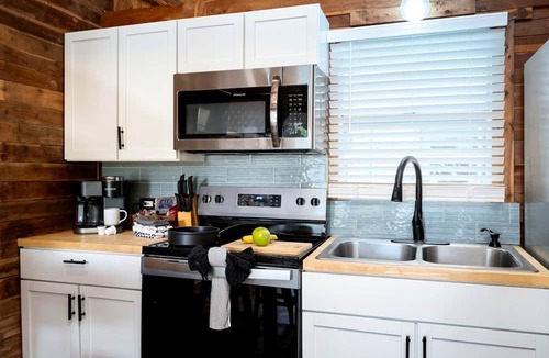 Hemphill Cabin | Incredible Lakefront Cabin for a Wonderful Family Adventure in Nature in Hemphill, Texas