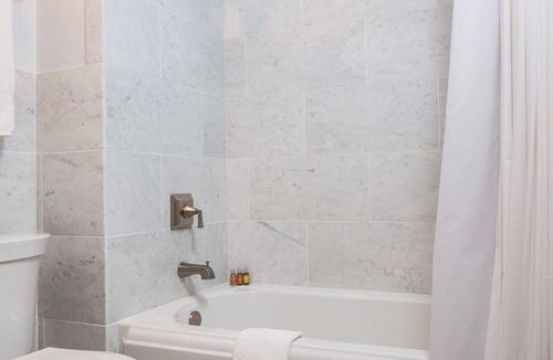 West Campus Hotel | Indulge in Historic Charm & Modern Amenities – Boutique Hotel Experience