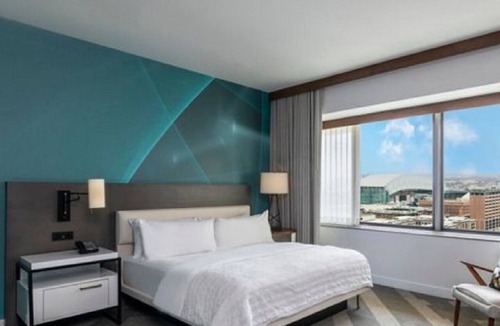 Houston Convention District Hotel | Indulge in Home-Like Comfort! Minutes from Discovery Green Park, Bike Rental!