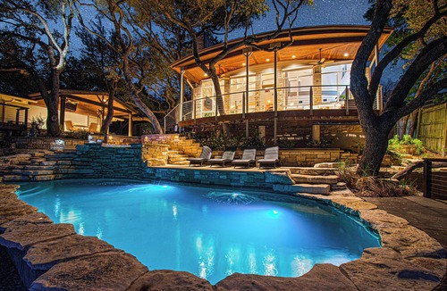 Volente House | Indulge in Luxury★Sweeping Lake Travis Views★Saltwater Pool★Mesmerizing Sunsets!