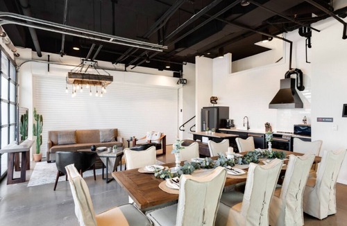 East Cesar Chavez House | Inn Cahoots on 6th: 5BR/13Beds - Pool, Rooftop, Garden Bars, Walk to Everything!