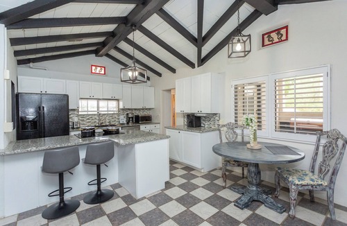 Artesia House | Jacuzzi Home - 5 min drive to FLETC!