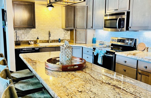 South Padre Island Condo | “JULY Specials"Amazing Beach Views with Fireworks on weekends!Close to hotspots