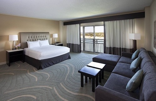 Lakeway Hotel | Junior Suite Lakeview at Lakeway Resort and Spa, Outdoor Pool!