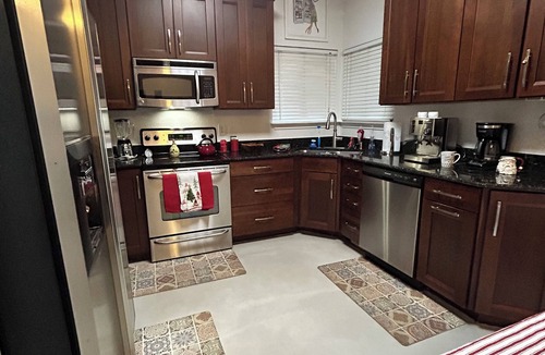 Westridge Estates House | Just Outside of Austin.Quiet, Serene 3 bedroom+ with Pool & Pond
