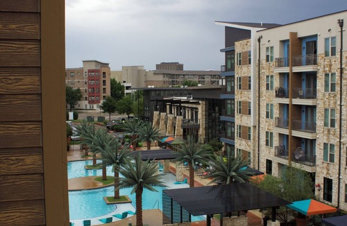 Addison House | King Bed + Queen Bed - In the Heart of Addison’s Social Scene