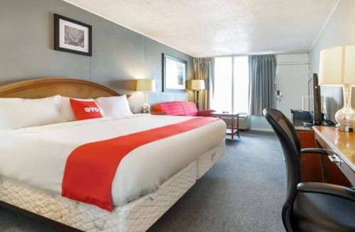 Jennings Hotel | King Bed Comfort & Convenience: Pet-Friendly Option & Free Self-Park!