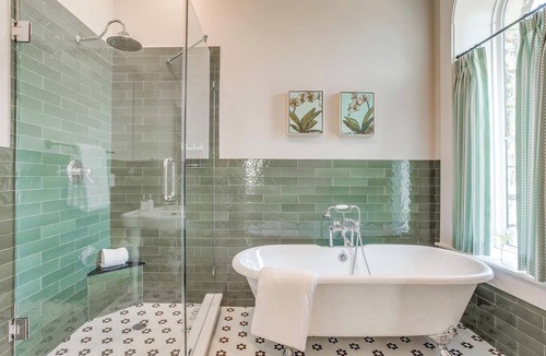 Granbury Hotel | King Room in a Granbury Hotel on the Historic Granbury Square