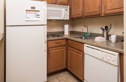 Las Cruces Condo | King Suite. Free Breakfast. Hot Tub. Close to New Mexico State University!